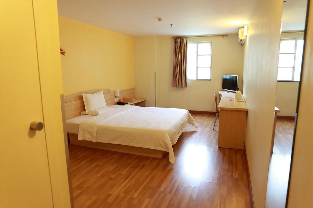 7Days Inn Qingdao Wusi Square Middle Xianggang Road Exterior photo