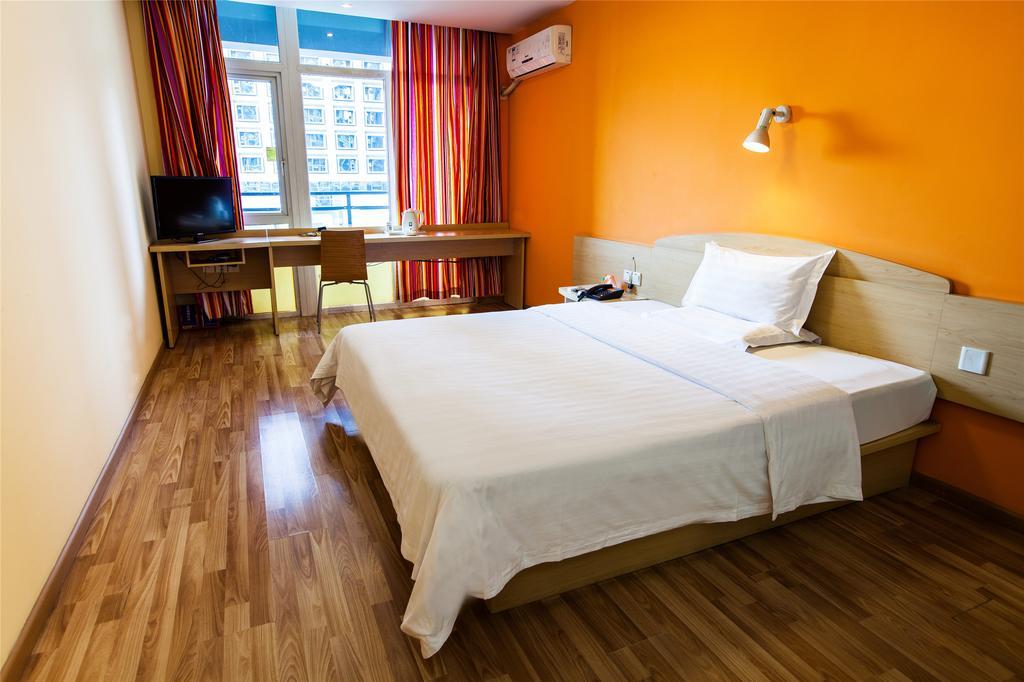 7Days Inn Qingdao Wusi Square Middle Xianggang Road Room photo